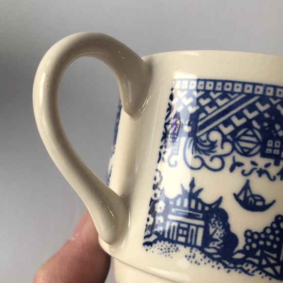 Vintage Pair Of Blue Willow Nesting Coffee Tea Mugs USA - Picture 12 of 16